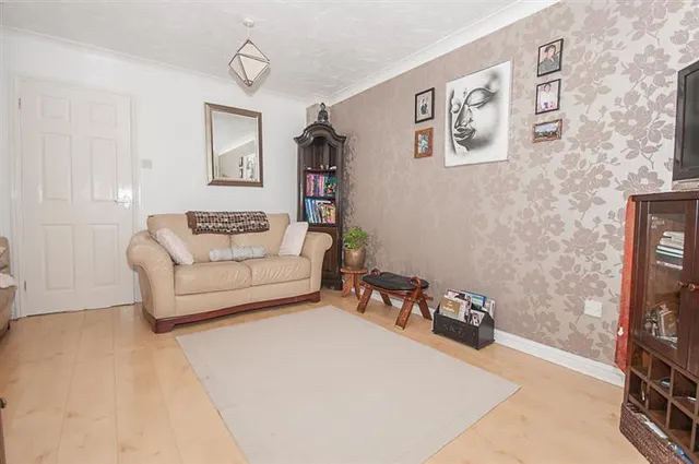 Middleham Close, Peterborough, PE2, photo 3