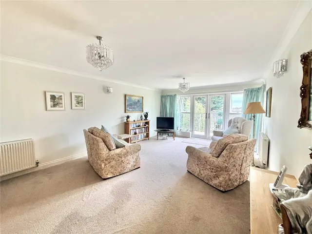 Avenue Road, Lymington, photo 3