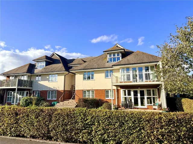 Avenue Road, Lymington, photo 1