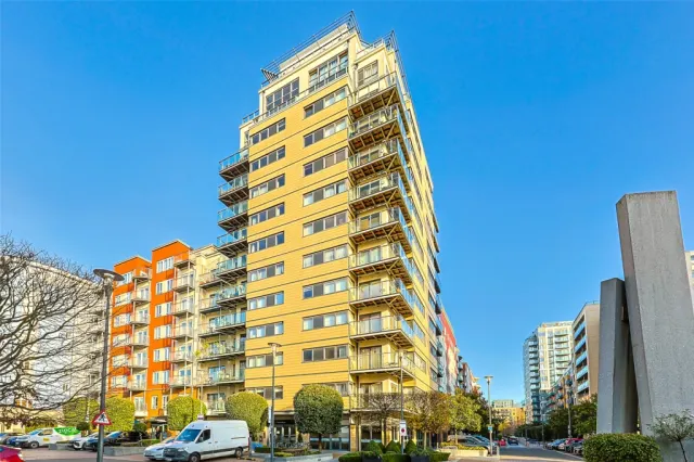 Heritage Avenue, Beaufort Park, NW9, photo 1