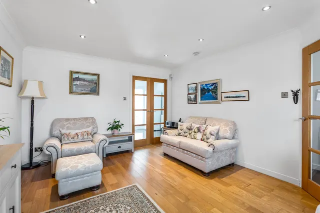 Photo 3 — 32 St. Andrews Drive, Bearsden, G61 4NW