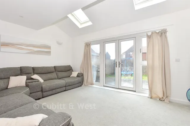 Denchy Mead, Burgess Hill, RH15, photo 3