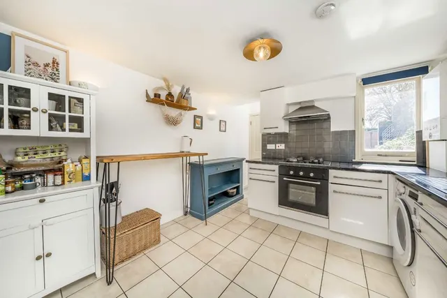 Shrubbery Road, SW16, photo 2