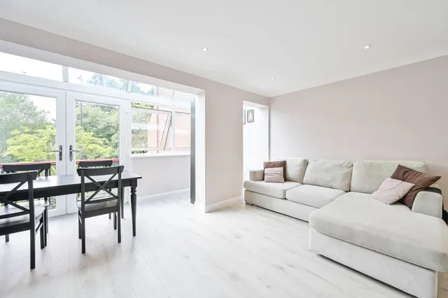 Photo 2 — 78 Bywater Place, London