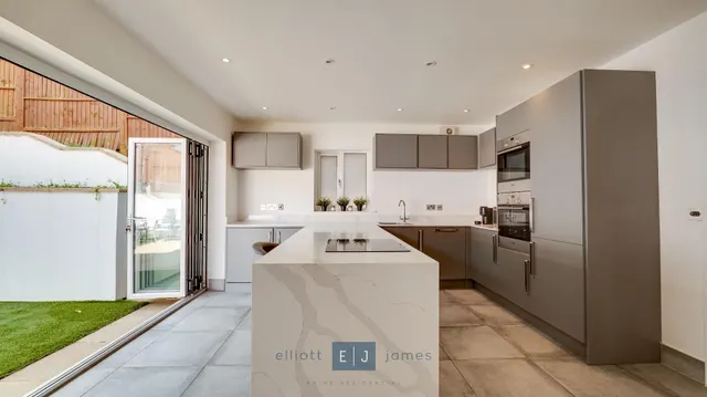 Photo 3 — Summerfield Road, Loughton