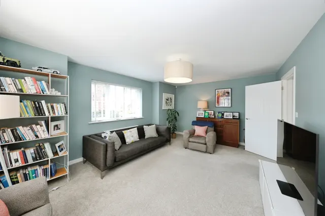 Willow Drive, Shireoaks, S81, photo 3