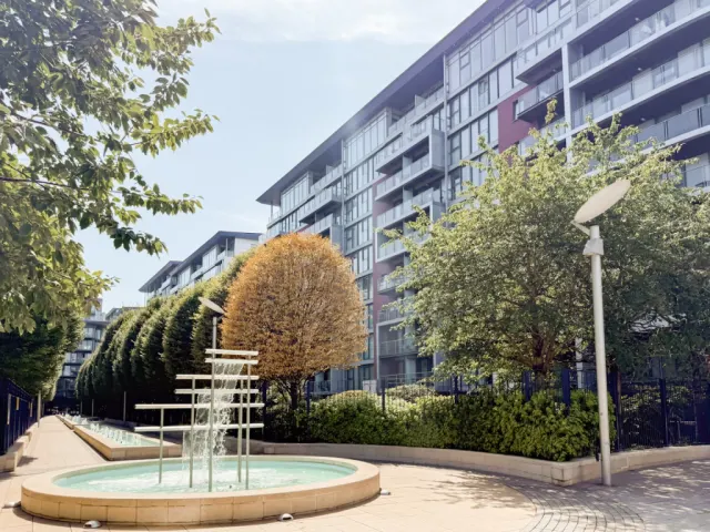Queenstown Road, Nine Elms, SW11, photo 1