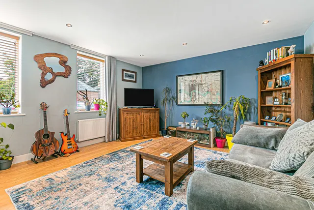 Great Charta Close, Englefield Green, TW20, photo 2