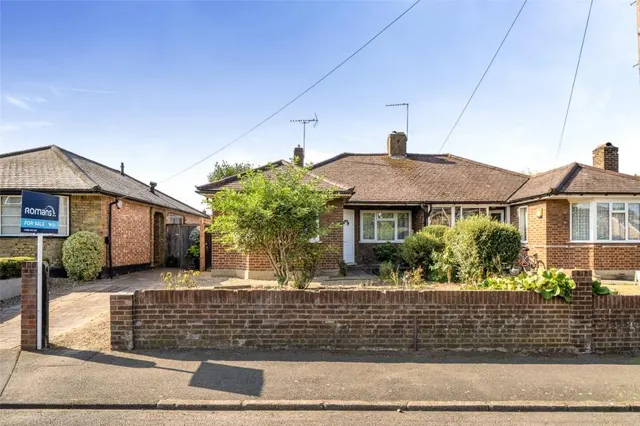 Clammas Way, Uxbridge, UB8, photo 1