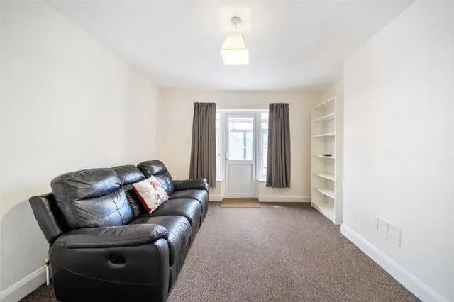 Clammas Way, Uxbridge, UB8, photo 2