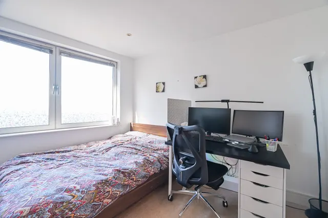 Photo 3 — Flat 1003, 35 Indescon Square, London