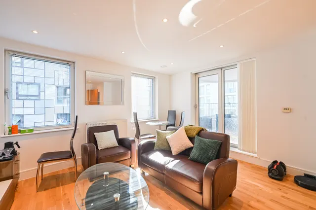 Flat 1003, 35 Indescon Square, London, photo 1