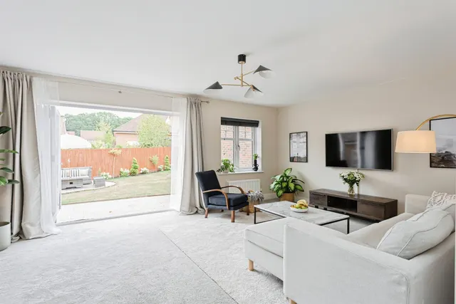 Mill Rose Way, BURGESS HILL, photo 1