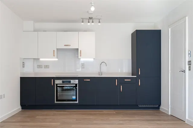 Station Avenue, Walton-On-Thames, KT12, photo 3