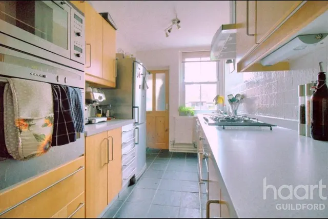 Baillie Road, GU1, photo 1
