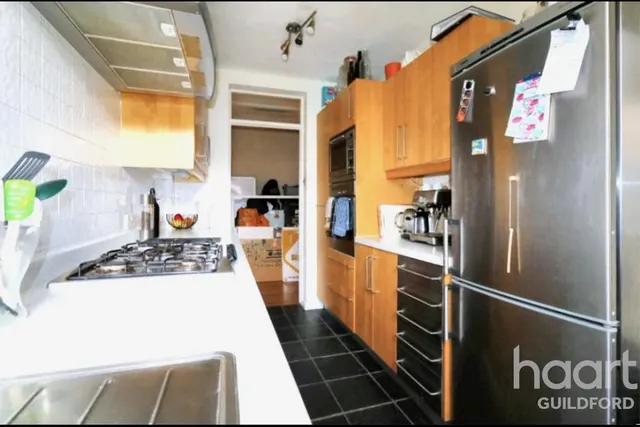 Baillie Road, GU1, photo 2