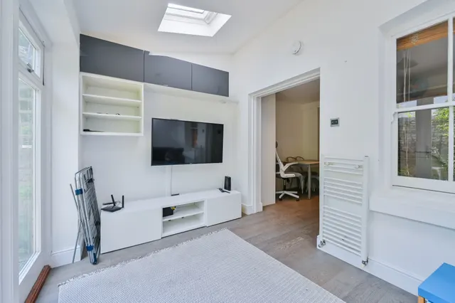 Photo 2 — 16a Lyme Street, London