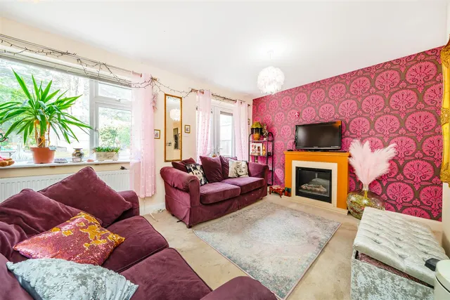 Bushey Close, Ickenham, UB10, photo 2