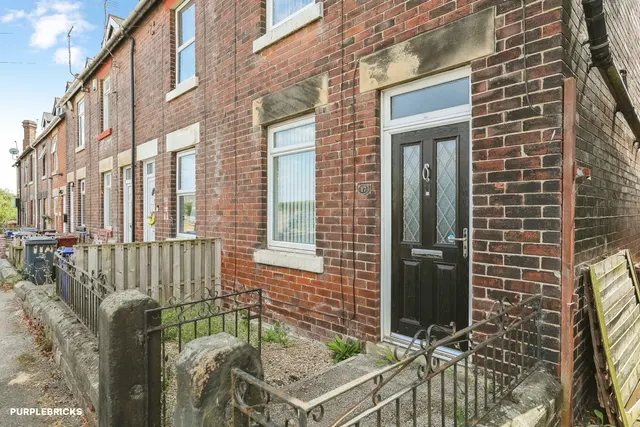 Middle Cliff Lane, Barnsley, S72, photo 2