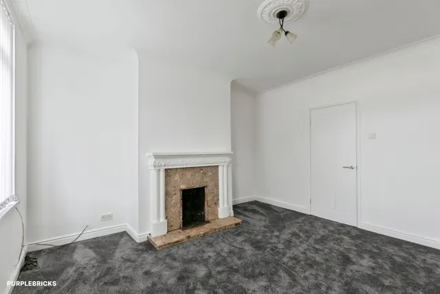 Middle Cliff Lane, Barnsley, S72, photo 3