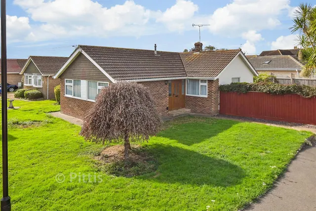 Howgate Close, Bembridge, PO35, photo 1