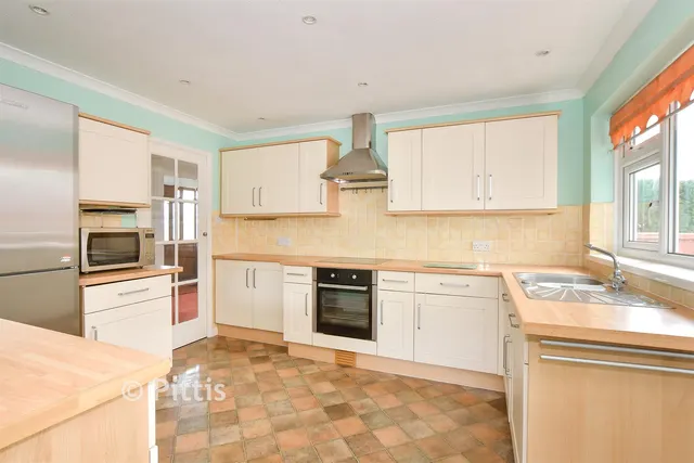 Howgate Close, Bembridge, PO35, photo 2