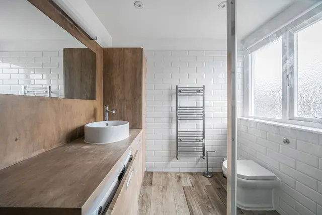Photo 2 — Top Floor, 35 Warrington Crescent, London