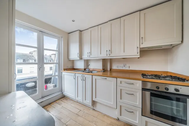 Top Floor, 35 Warrington Crescent, London, photo 1