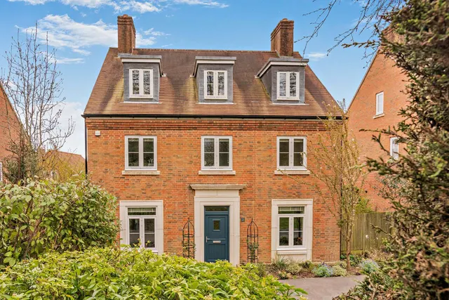Sir Geoffrey Todd Walk, Midhurst, GU29, photo 1