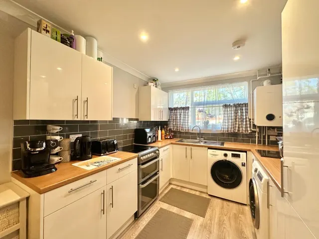 Lundy Drive, Hayes, UB3, photo 2