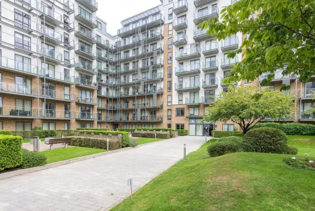 Voysey Square, Bow, E3, photo 1