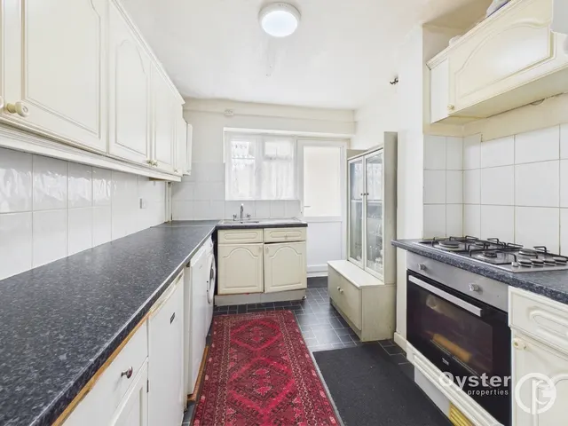 Bishop Ken Road, Harrow, HA3, photo 3