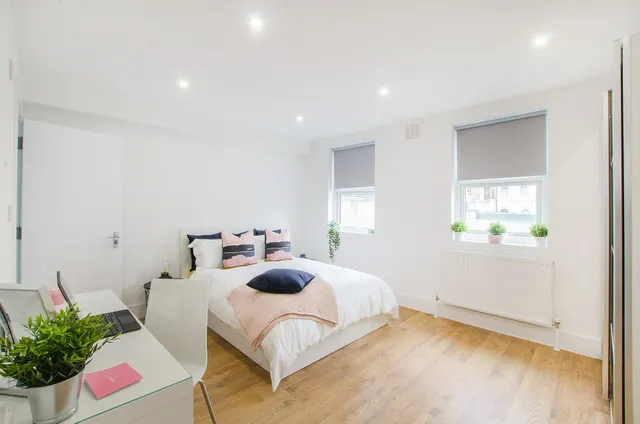 Photo 2 — Flat 1, 138-142 Camberwell Road, London