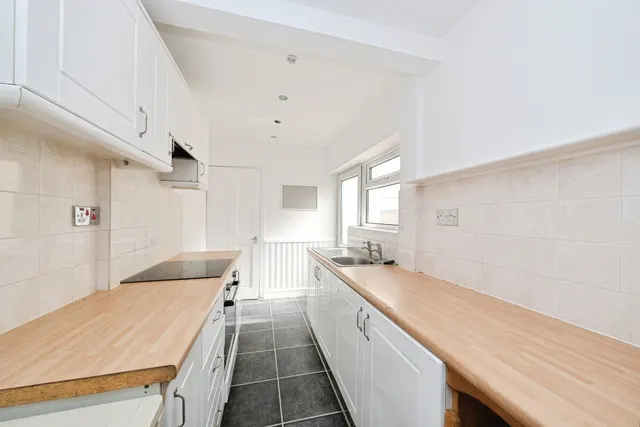 Photo 3 — Leeming Lane South, Mansfield Woodhouse, Mansfield, Nottinghamshire, NG19