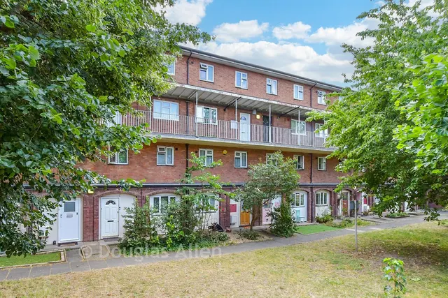 Dyson Road, London, E11, photo 1