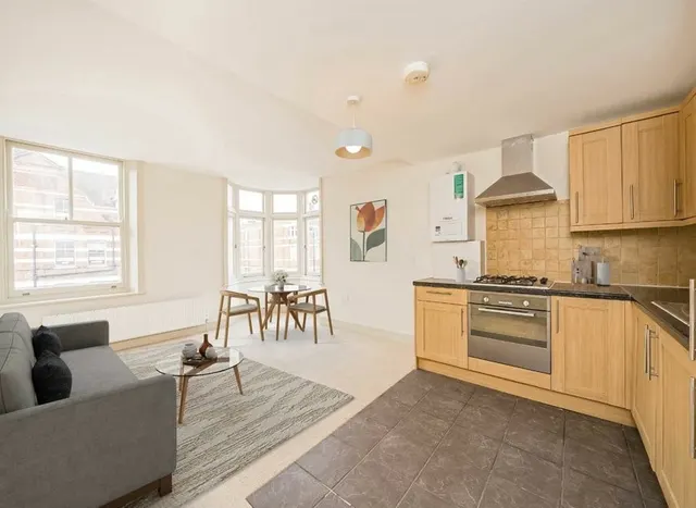 Streatham High Road, Streatham, SW16, photo 1