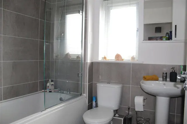 Photo 3 — Darwin Avenue, Dartford, DA1