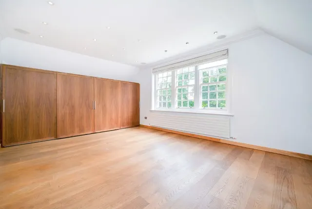 Photo 2 — Bracknell Gardens, Hampstead, NW3