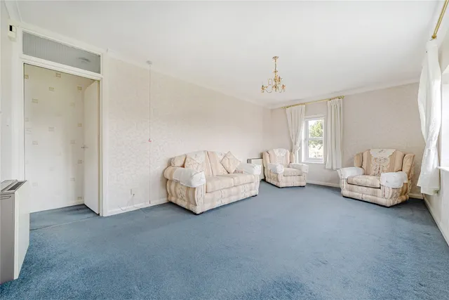 Photo 3 — Glebe Way, West Wickham, BR4