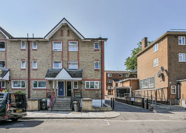 40 Howard Road, London, photo 1