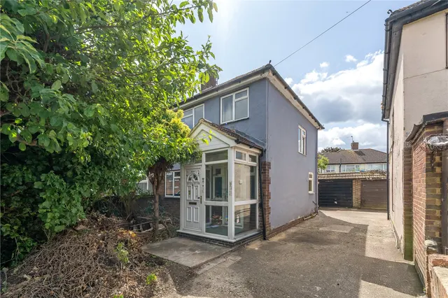 Green Lane, Hanworth, TW13 6TN, photo 1