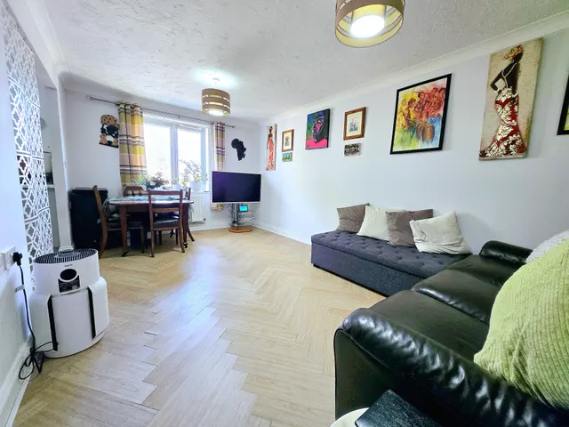 Owen Close, Northolt, UB5, photo 2