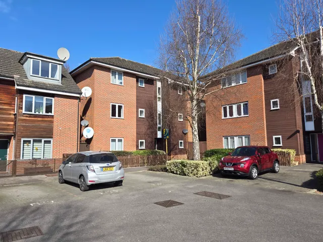 Owen Close, Northolt, UB5, photo 1