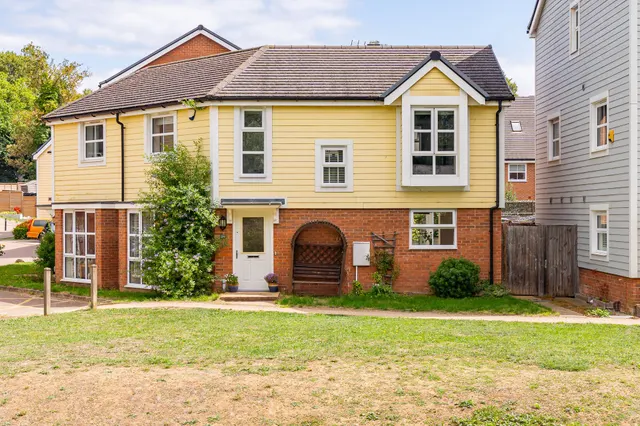 Plaxton Way, Ware, SG12 7FB, photo 1