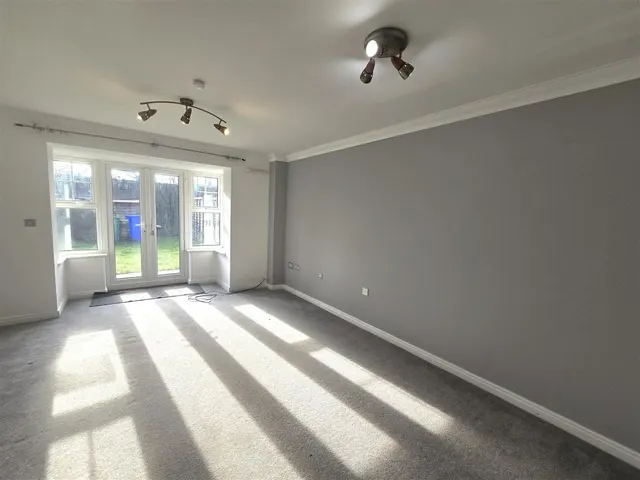 Photo 2 — Glenwood Court