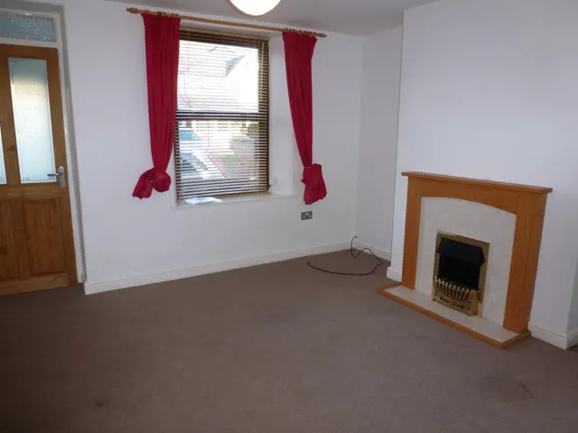 New Road, Coedpoeth, LL11, photo 2