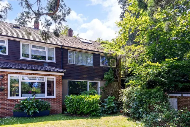 Parkgate Road, Reigate, Surrey, RH2 7JD, photo 1