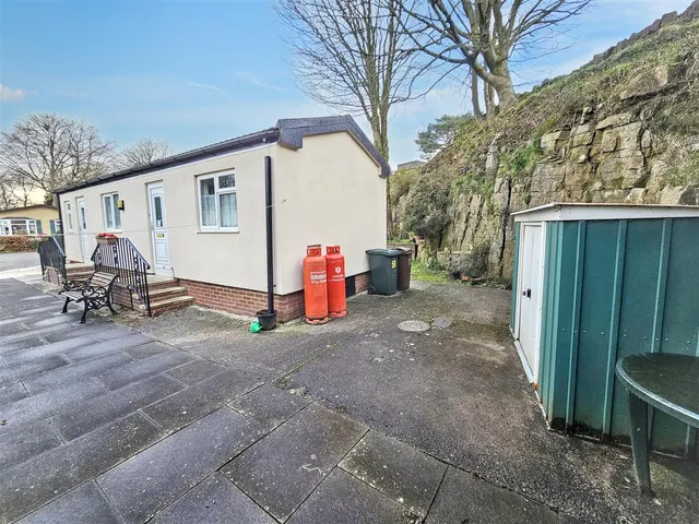 Photo 2 — Cringles, Silsden, BD20 0NS