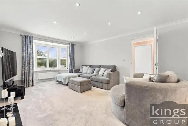 Little Grove Avenue, Cheshunt, photo 2