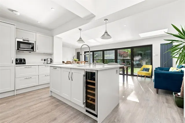 with 4 bedrooms in Bishop's Stortford, CM23, photo 2